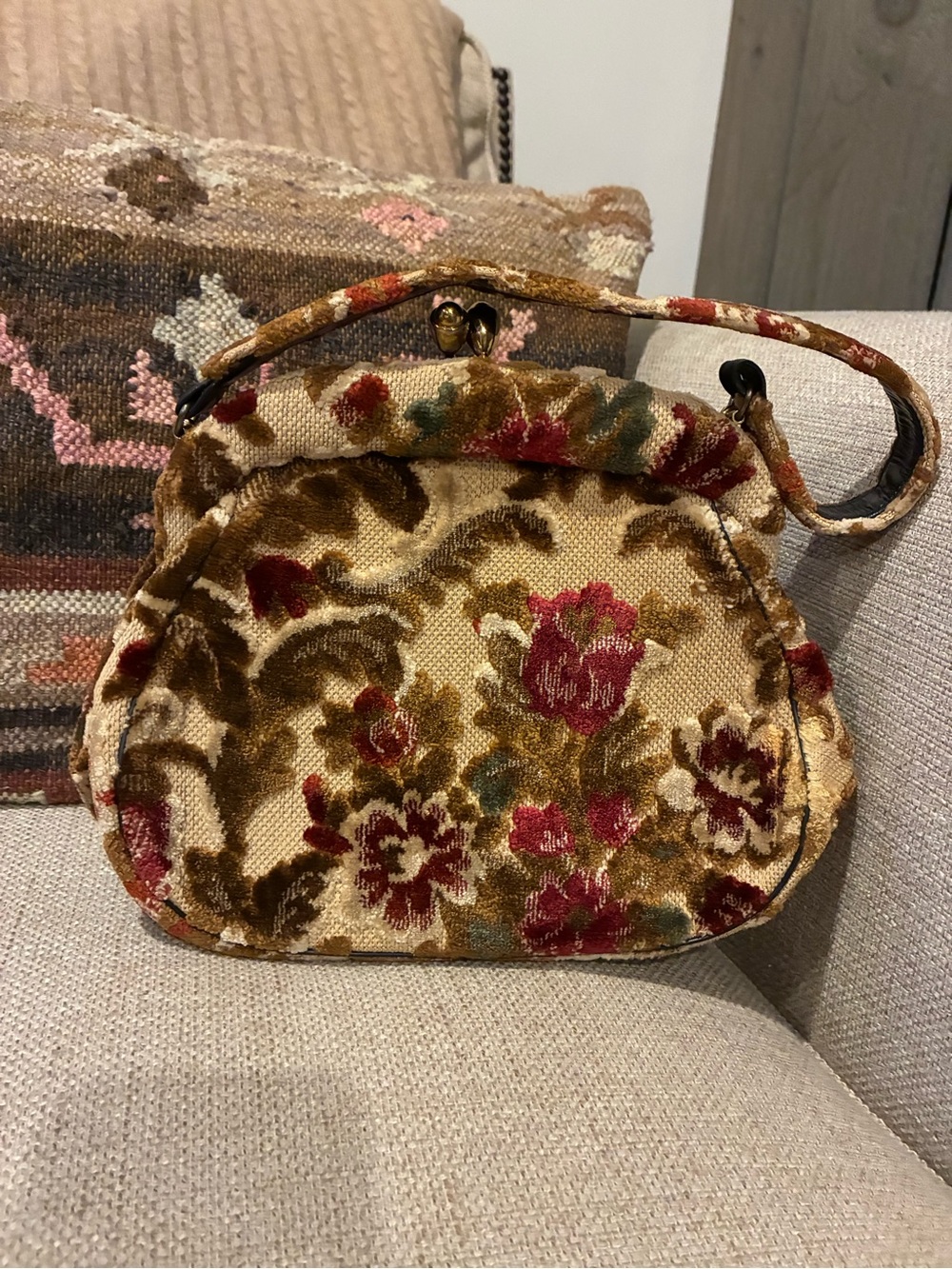 Vintage Floral Velvet Chenille Kiss-Lock Shoulder Bag - Cream & Burgundy